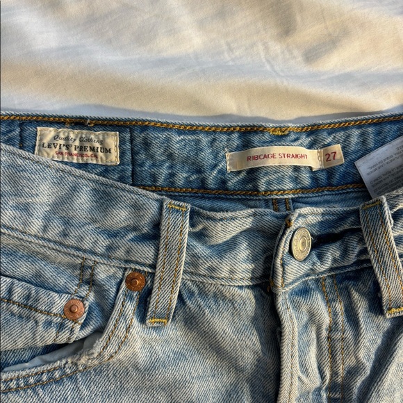 Levi’s - Picture 3 of 3